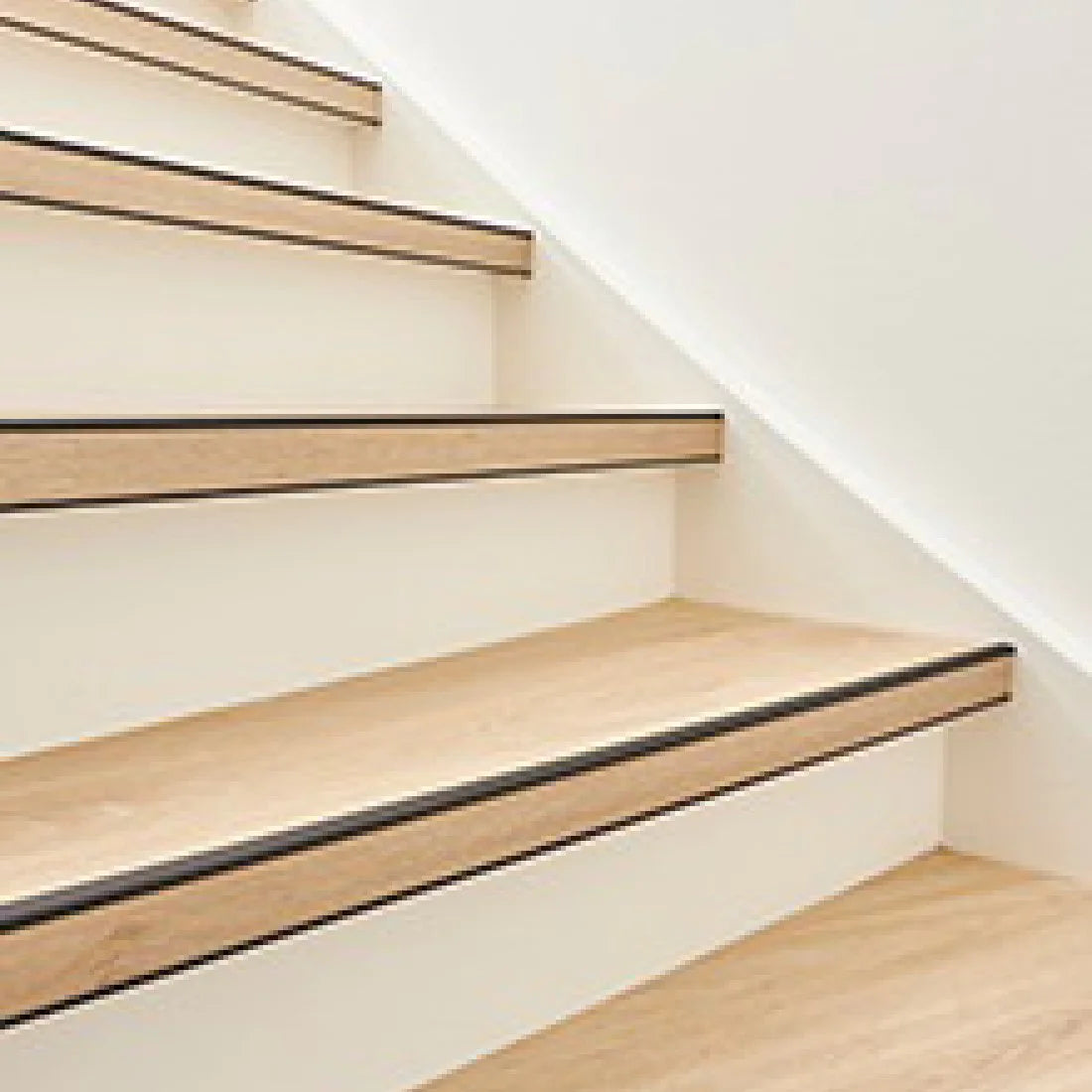 TRAPRENOVATIE SET LEYTON Light Oak / PVC ( SET Ten behoeve van 4 TRAPTREDES + PROFIELEN )